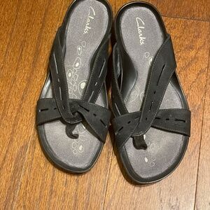 Clarks Womens size 8M Black Leather Cushioned Contour Sole Thong Sandals